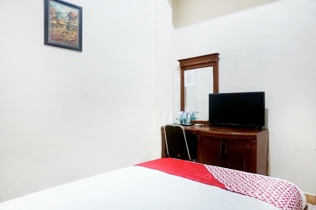 OYO 627 Tirta Kencana Syariah Hotel Pekanbaru Bagian luar foto