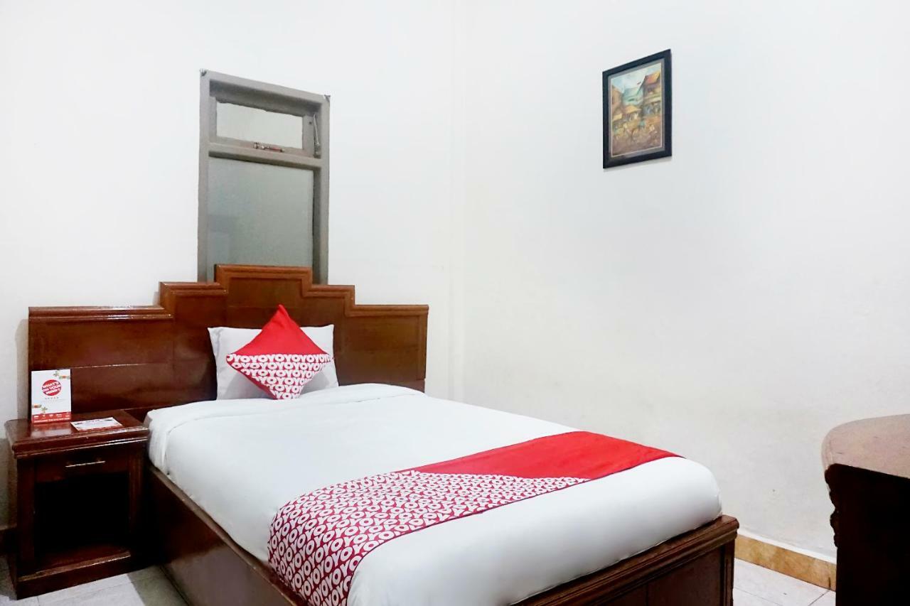 OYO 627 Tirta Kencana Syariah Hotel Pekanbaru Bagian luar foto